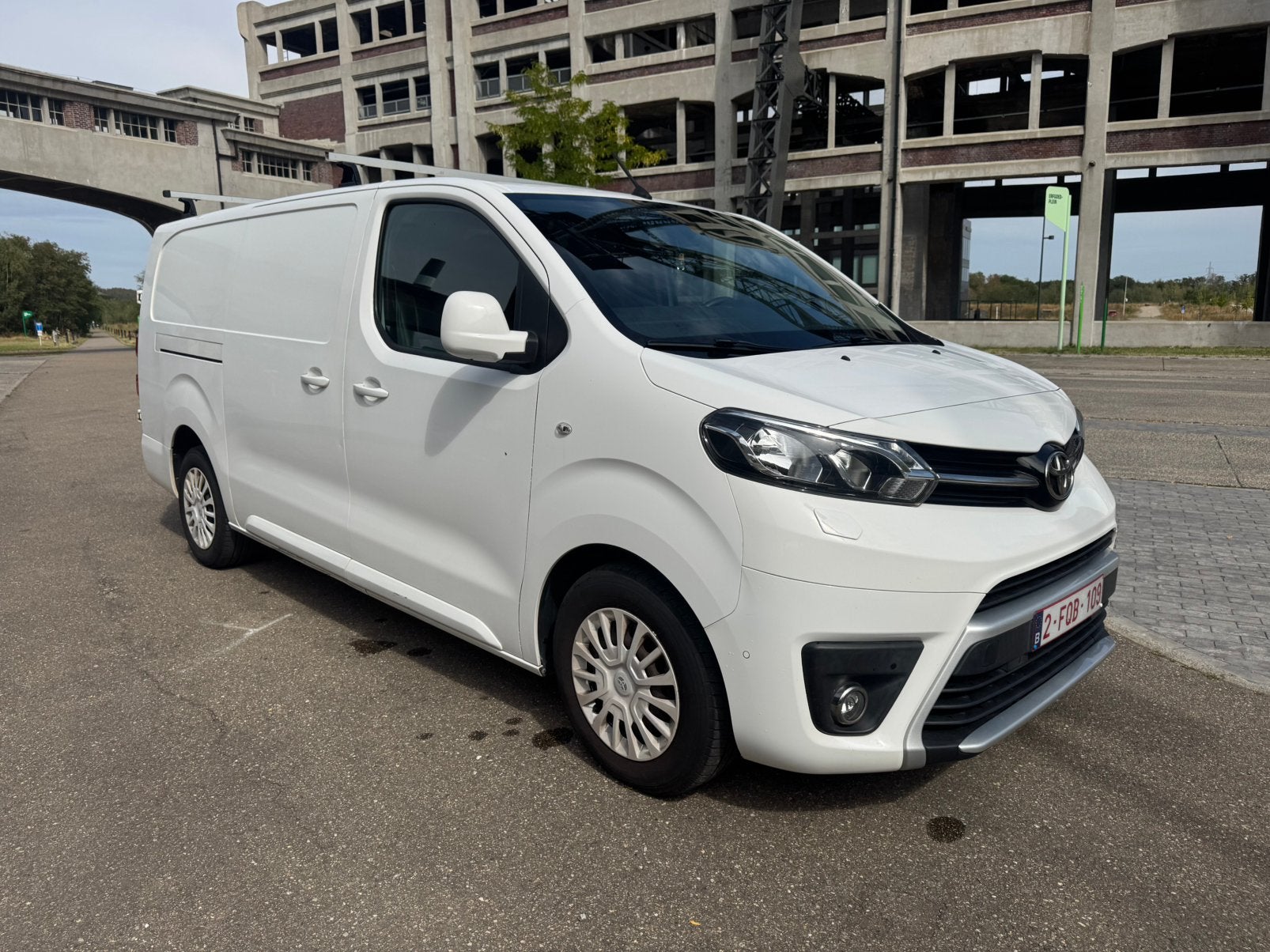 Toyota Proace/ Navi/ Camera/ Dakdragers/ Trekhaak/ L3, Voorwielaandrijving, Leder en Stof, Wit, Particulier
