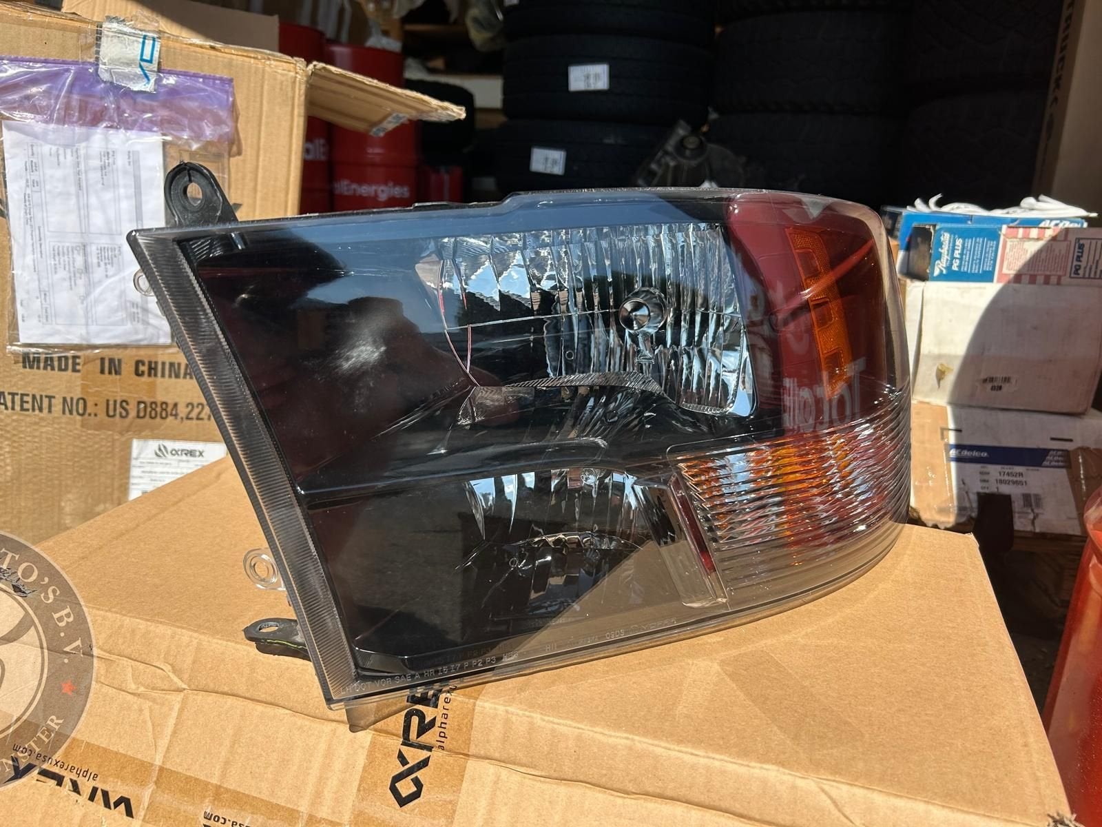 Dodge RAM DS koplamp links - origineel Mopar onderdeel, Overige automerken, -, Nieuw, Ophalen of Verzenden