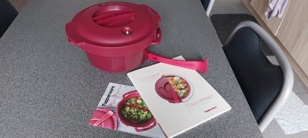 Casserole à pression Tupperware, Maison & Meubles, Enlèvement, Comme neuf, Rouge, Anti-fuite