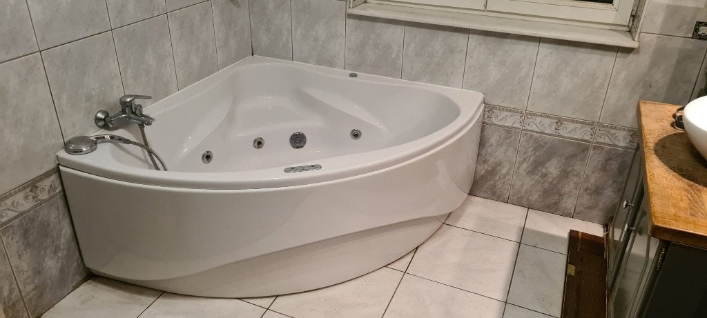 Hoek bubbelbad 2-persoons whirlpool 140 x 140, Doe-het-zelf en Bouw, Ophalen, Gebruikt, Bad
