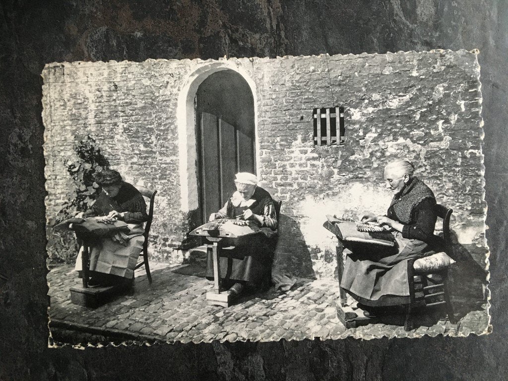 carte postale Bruges - Dentellières, Collections, Enlèvement ou Envoi