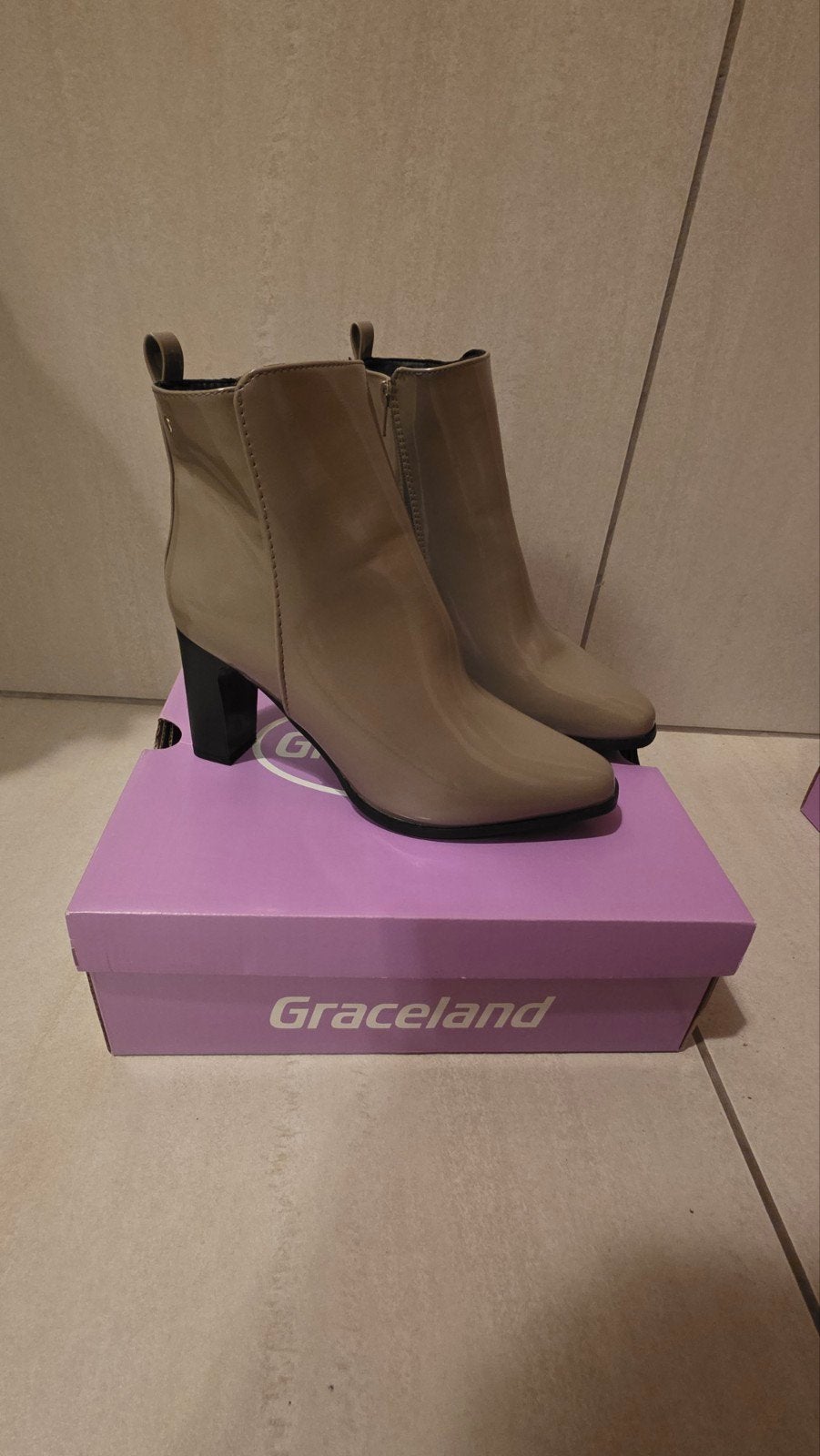 Graceland Beige Enkellaarsjes met Blokhak – Maat 39, Kleding | Dames, Beige, Nieuw, Ophalen of Verzenden, Graceland