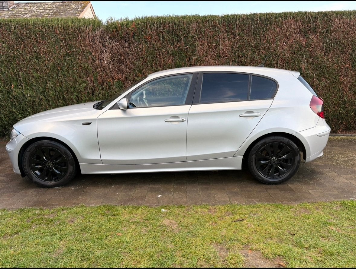 BMW serie 1 e87 2006 onbreekbare m47-motor, Zwart, 5 deurs, Particulier, Zilver of Grijs