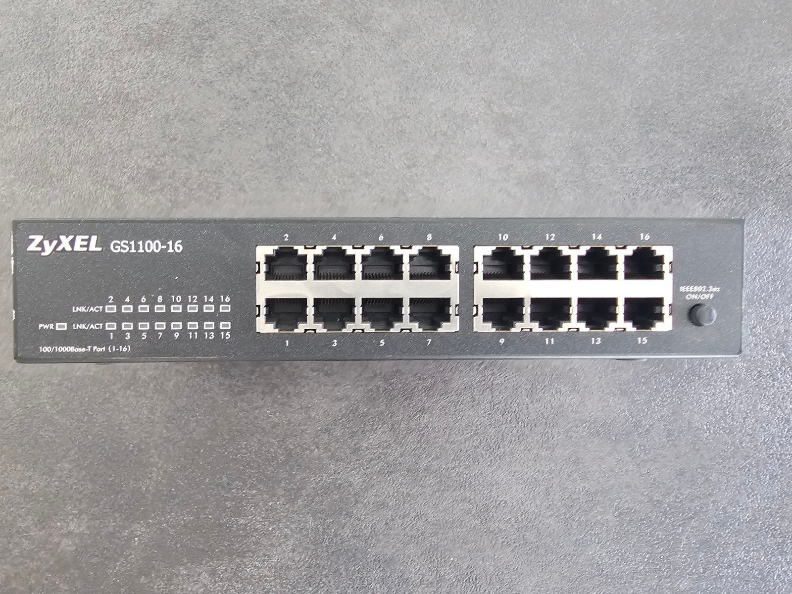 Zyxel GS1100-16 switch, Computers en Software, Netwerk switches, Ophalen, Gebruikt