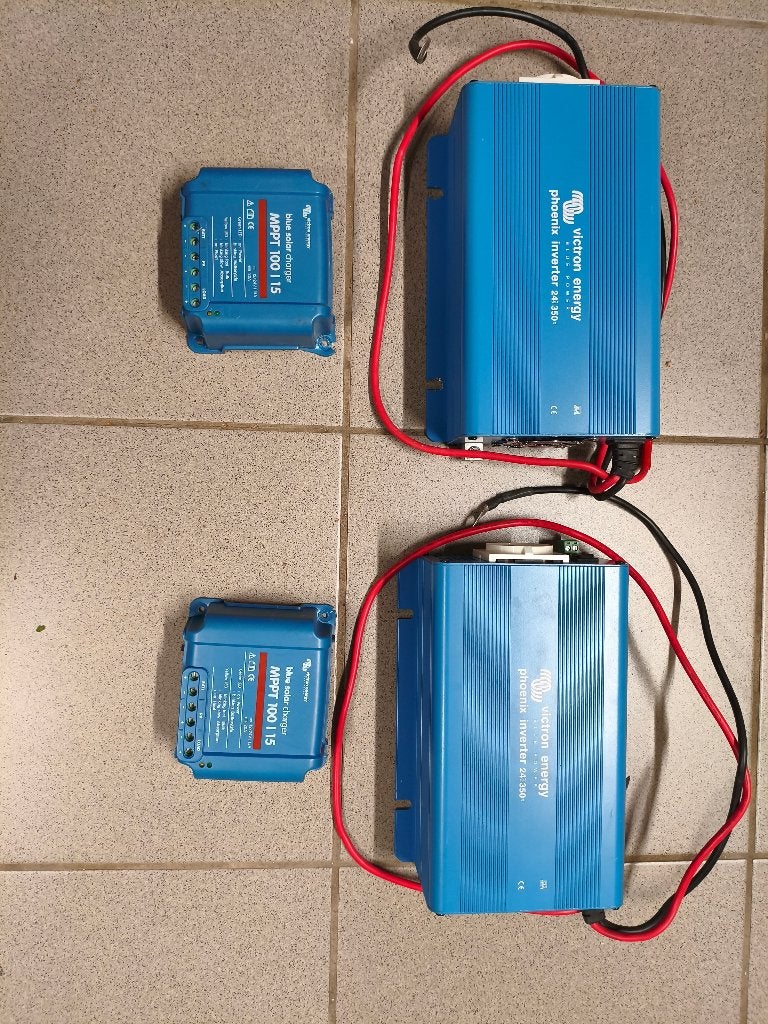 Chargeur solaire + Convertisseur 24v Victron, Caravanes & Camping, Enlèvement, Comme neuf