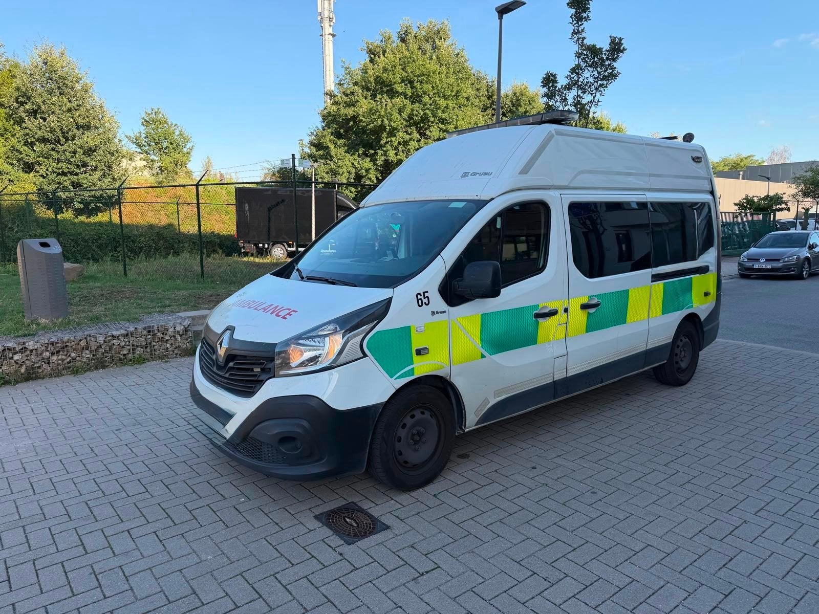 AMBULANCE RENAULT TRAFIC 1.6TDCI 2018 360000KM AC EURO6B, Autos, Camionnettes & Utilitaires, Argent ou Gris, Achat, Euro 6, 5 portes