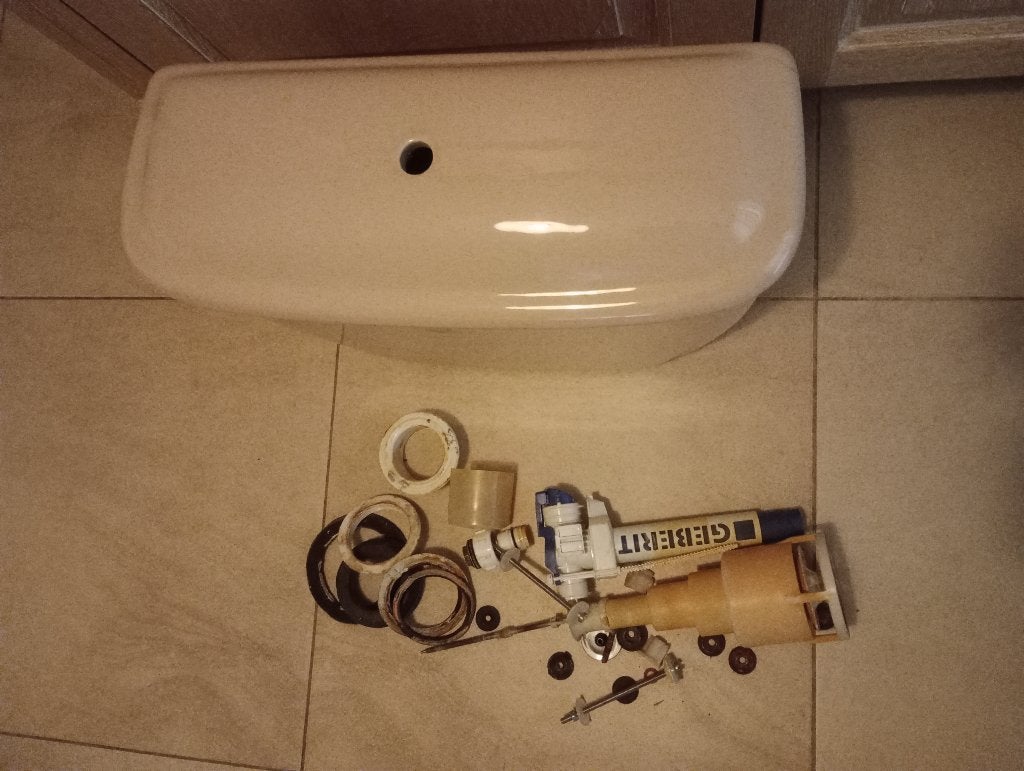 Réservoir de chasse en céramique avec couvercle, Enlèvement, Utilisé, Pierre, Toilettes