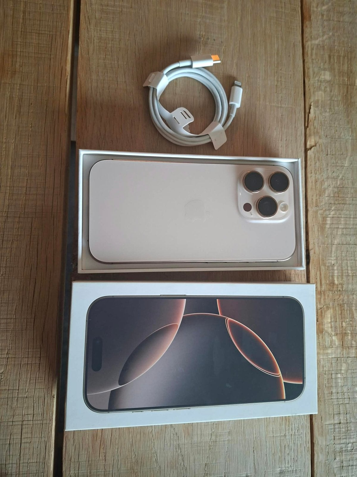 Iphone 16 pro - 256GB - Titanium desert, Enlèvement, Comme neuf, IPhone 16