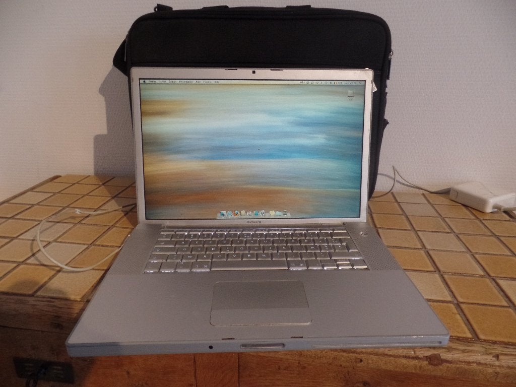 MAC BOOK PRO, Enlèvement, Utilisé