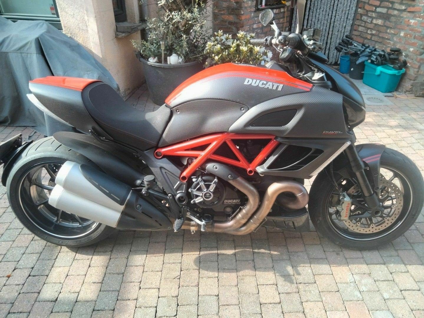 Ducati Diavel Carbon/red 2011, Motoren, Motoren | Ducati, Particulier