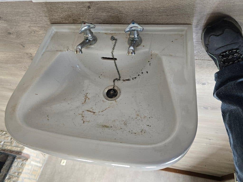 vintage lavabo  jaren 60 met toebehoren, Bricolage & Construction, Enlèvement, Comme neuf, Lavabo