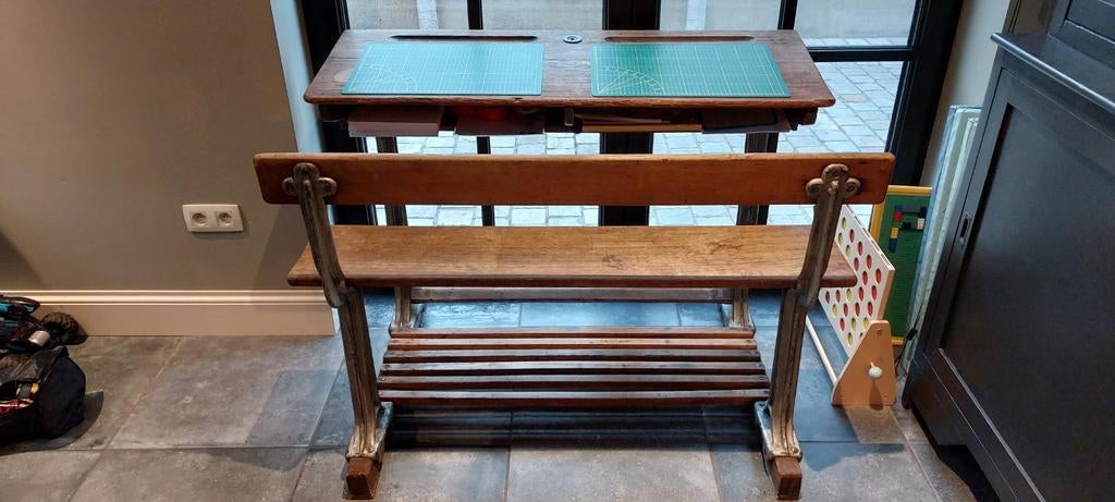 Oude schoolbank ijzeren gestel, Ophalen