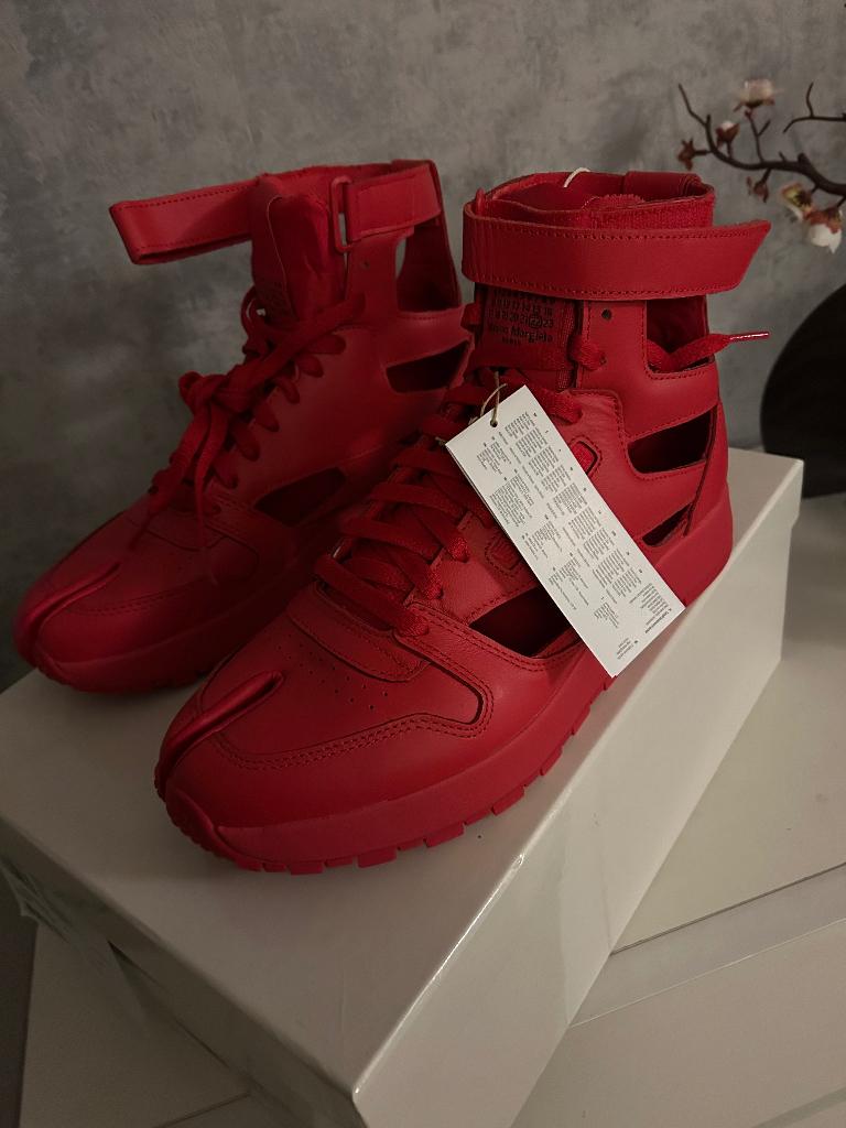 Maison Margiela Tabi Sneakers Red 42,5, Neuf, Enlèvement ou Envoi, Autres couleurs, Maison Margiela
