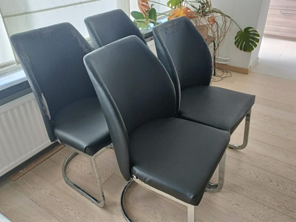 4 Zwarte eetkamerstoelen met chromen onderstel, Huis en Inrichting, Ophalen, Gebruikt, Zwart, Leer