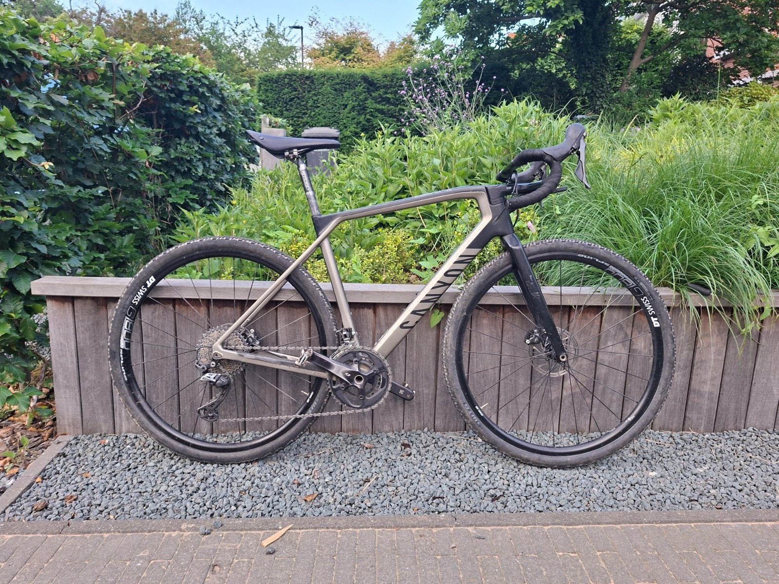 Canyon Grail CF SLCanyon Grail CF SL, Vélos & Vélomoteurs, Vélos | Hommes | Vélos de sport & Vélo de randonnée, 28 pouces, Plus de 20 vitesses