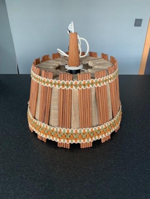 Vintage hanglamp/houten lampenkap/stof bekleding, Enlèvement, Comme neuf, Tissus, Vintage