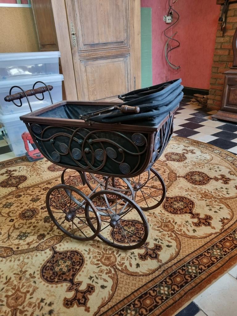 Decoratieve kinderwagen, Enlèvement