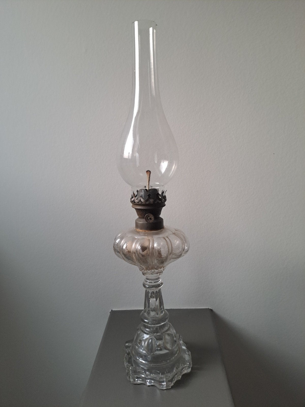 Glazen olielamp, Enlèvement