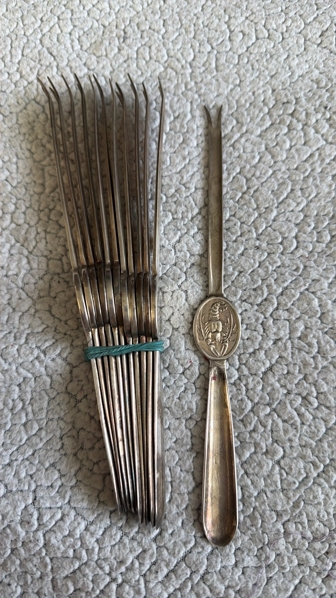 Set van 12 vintage schelpdiersticks en kreeftencurettes, Antiek en Kunst, Antiek | Servies los, Ophalen