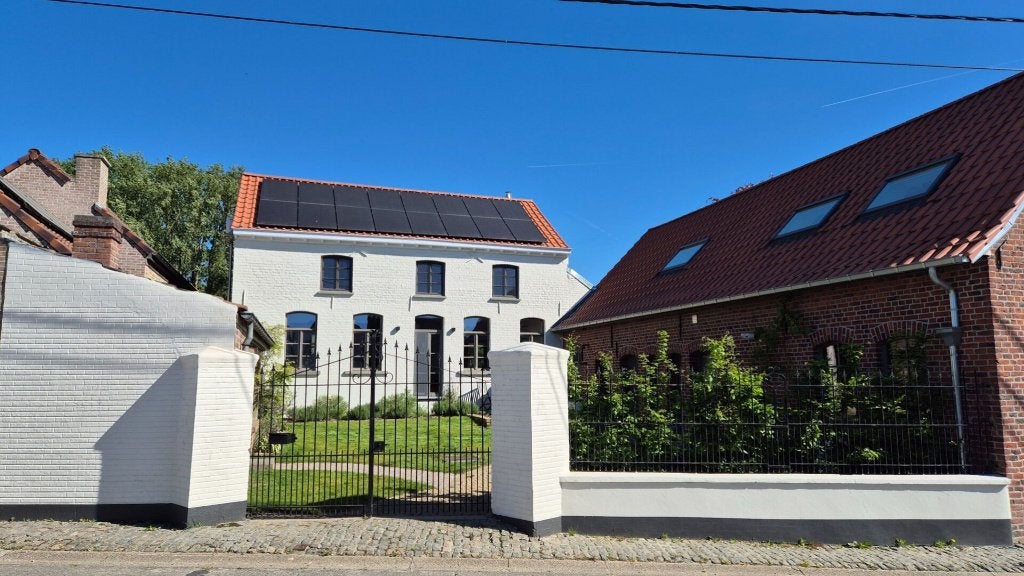 Totaal gerenoveerde hoevewoning. Zo in te trekken!, Immo, Maisons à vendre, Province de Flandre-Orientale, 1500 m² ou plus, Maison individuelle