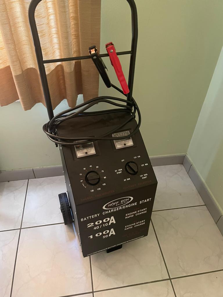 Chargeur de batterie/amplificateur démarrage HOFF ECH 200A, Enlèvement, Comme neuf