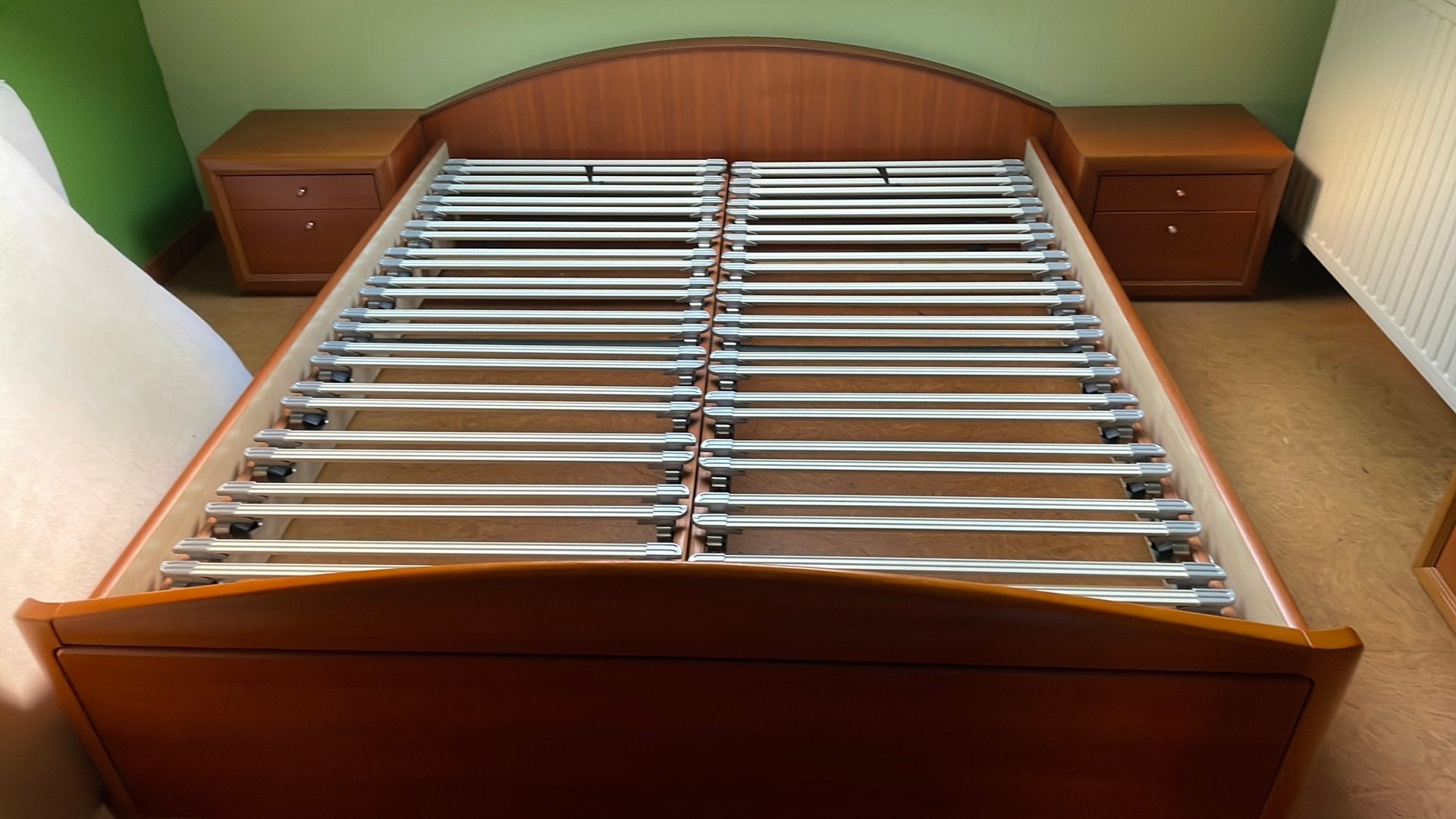 Bed met nachtkastjes en lattoflex, Ophalen, Gebruikt, Bruin, 210 cm