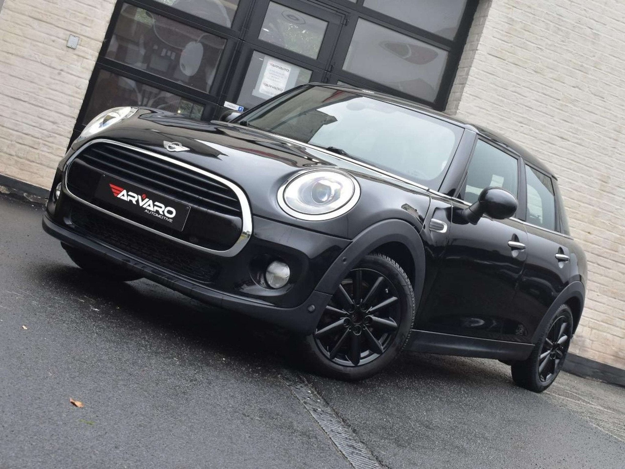 MINI Cooper 1.5A Cooper / Xenon / Cruise / PDC / LED / Garan, Auto's, Gebruikt, 136 pk, Zwart, Bedrijf