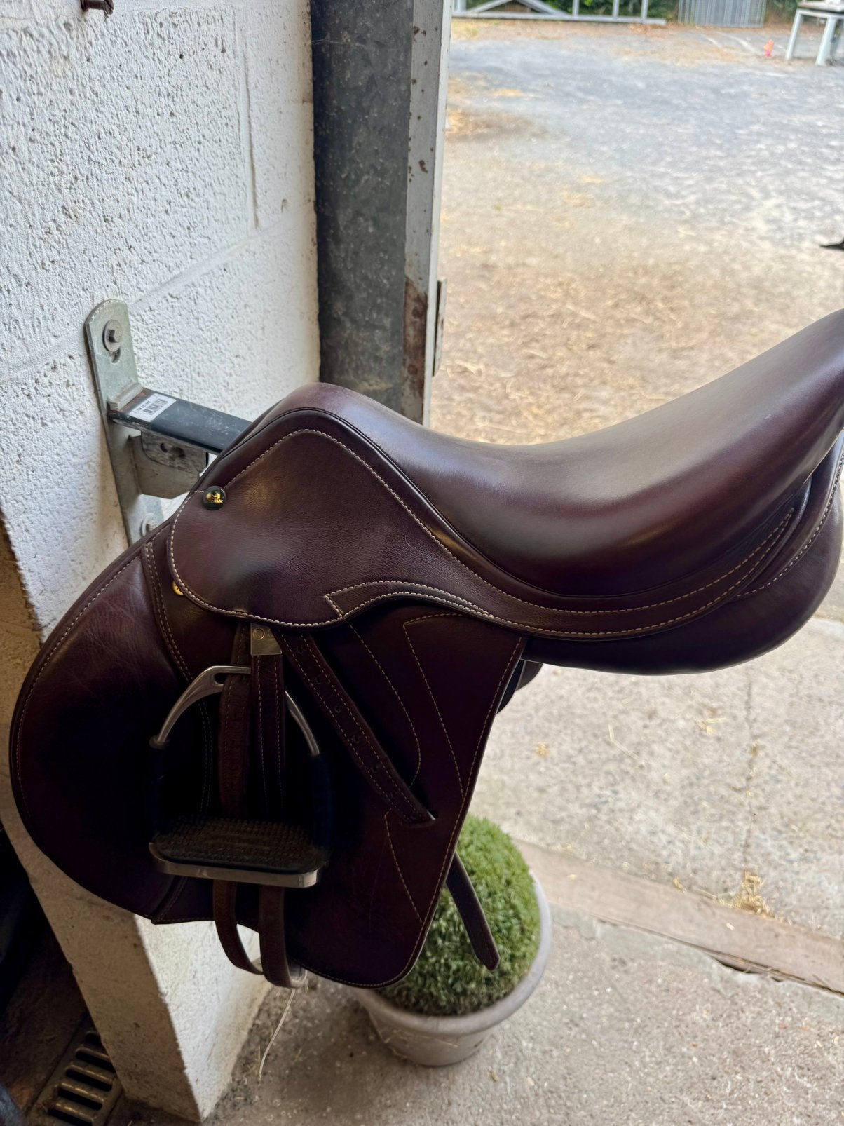 Springzadel Prestige Versailles, Ophalen, Gebruikt, M (17 inch), Smal