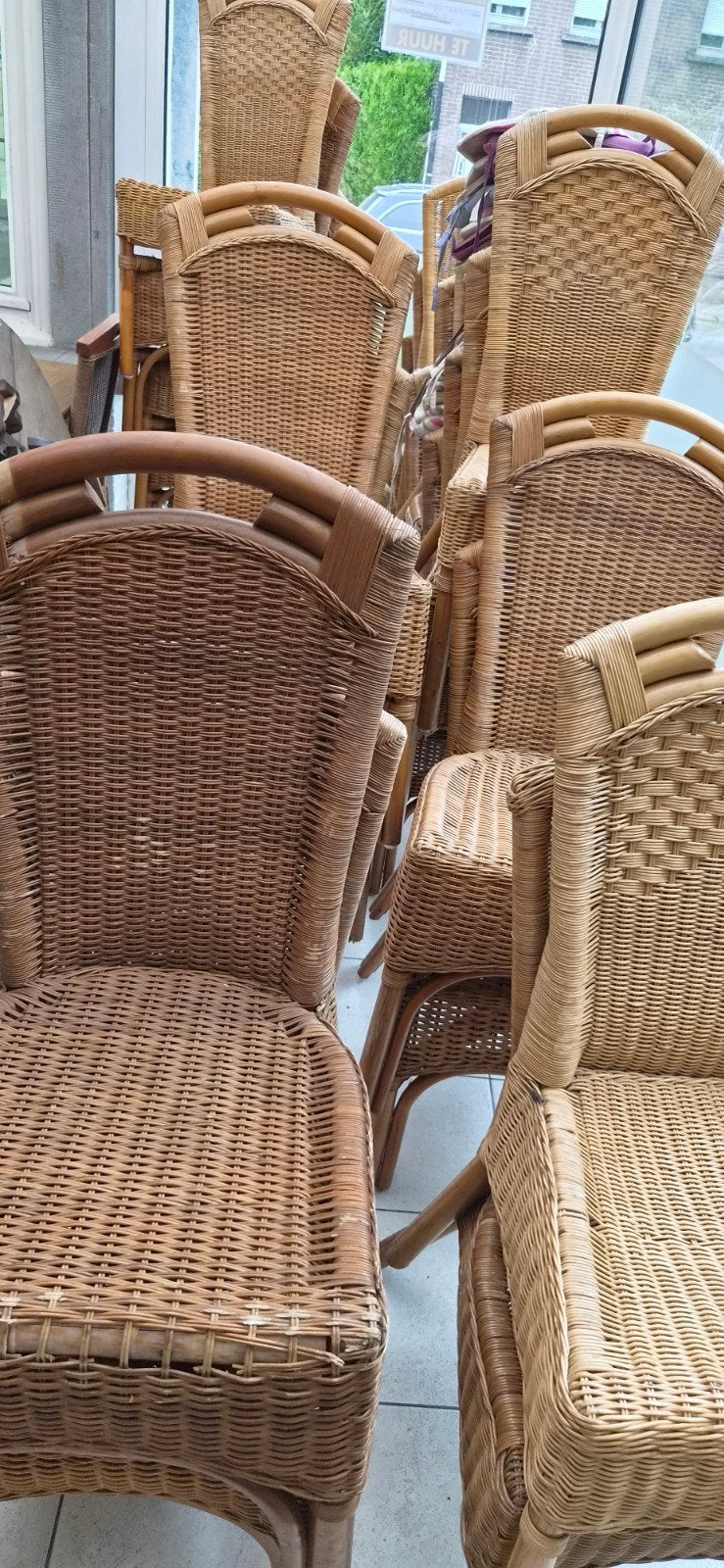 Bamboe stoelen, Ophalen