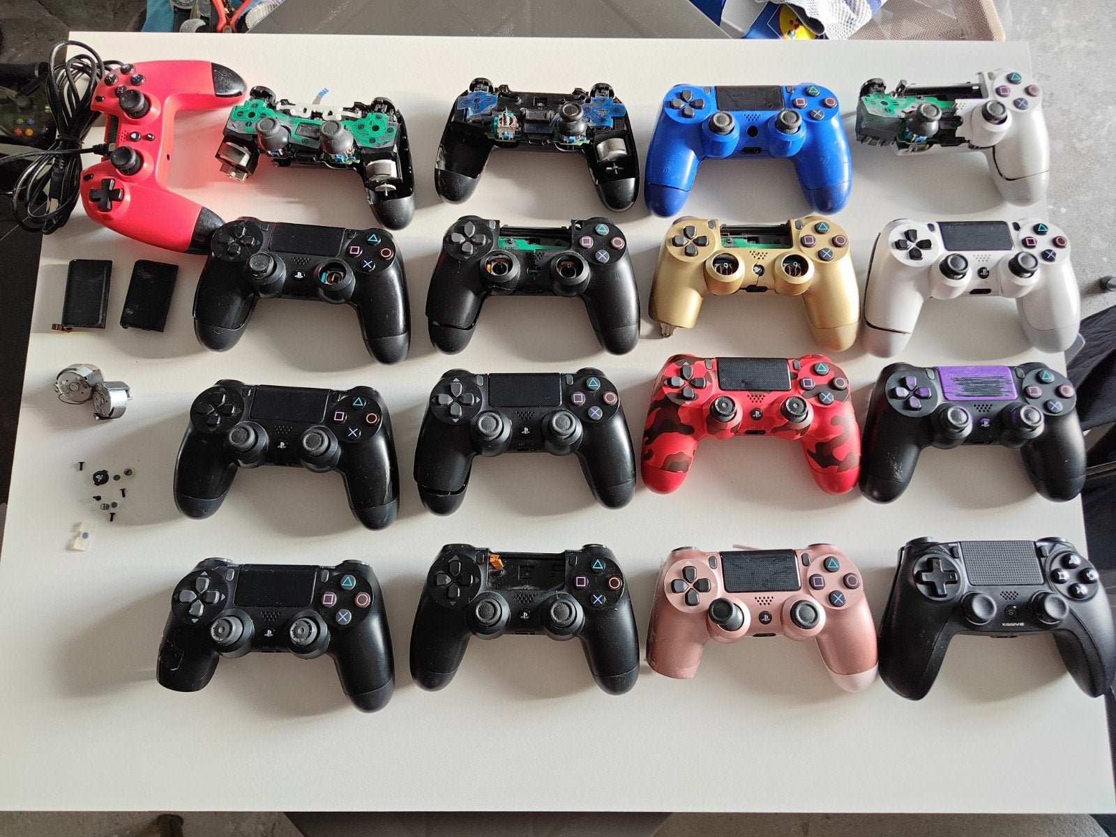 Lot de manettes PlayStation 4 pour pièces., Consoles de jeu & Jeux vidéo, Sans fil, Enlèvement ou Envoi, Ne fonctionne pas, PlayStation 4