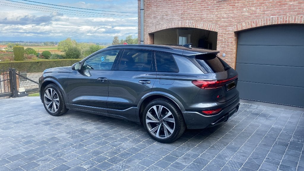 AUDI SQ6, Autos, Cuir, Argent ou Gris, Achat, Entretenue par le concessionnaire