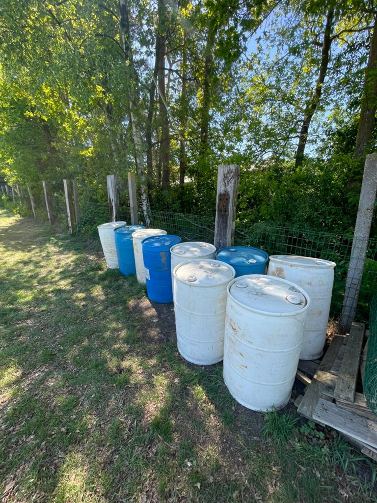 Gratis/vrije gift - Regen ton - 5 stuks over - 240l, Tuin en Terras, Regentonnen, 150 liter of meer, Ophalen, Gebruikt, Kunststof
