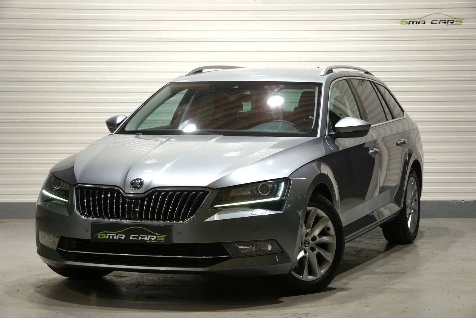 Skoda Superb Superb SW 1.6 CR TDi Aut-Nav-Airco-PDC-Cam-Gara, Autos, Skoda, Argent ou Gris, Achat, Euro 6, Entreprise