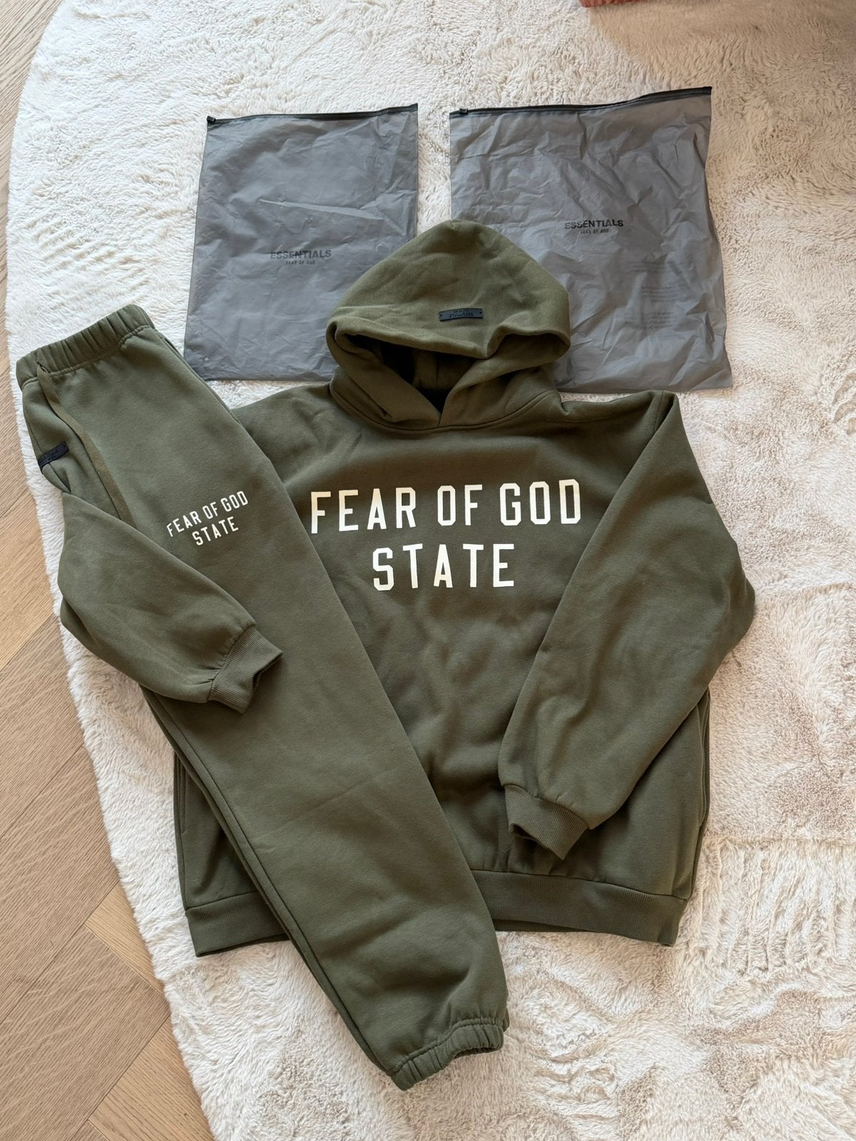Fear of God Essentials State Trainingspak Olive Green, Ophalen of Verzenden, Nieuw, Maat 48/50 (M)