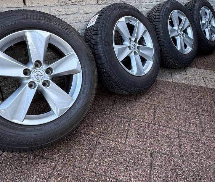Roues d'origine Lexus NX avec pneus d'hiver, Pneus et Jantes, Pneus hiver, Véhicule de tourisme, 17 pouces