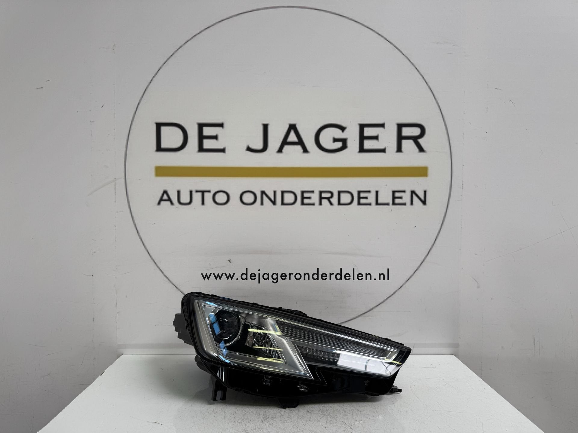 AUDI A4 B9 XENON LED KOPLAMP RECHTS 8W0941006 2015-, Gebruikt, AUDI AG, Auto-Union-Strasse 1
85045  Ingolstadt, DE, Audi