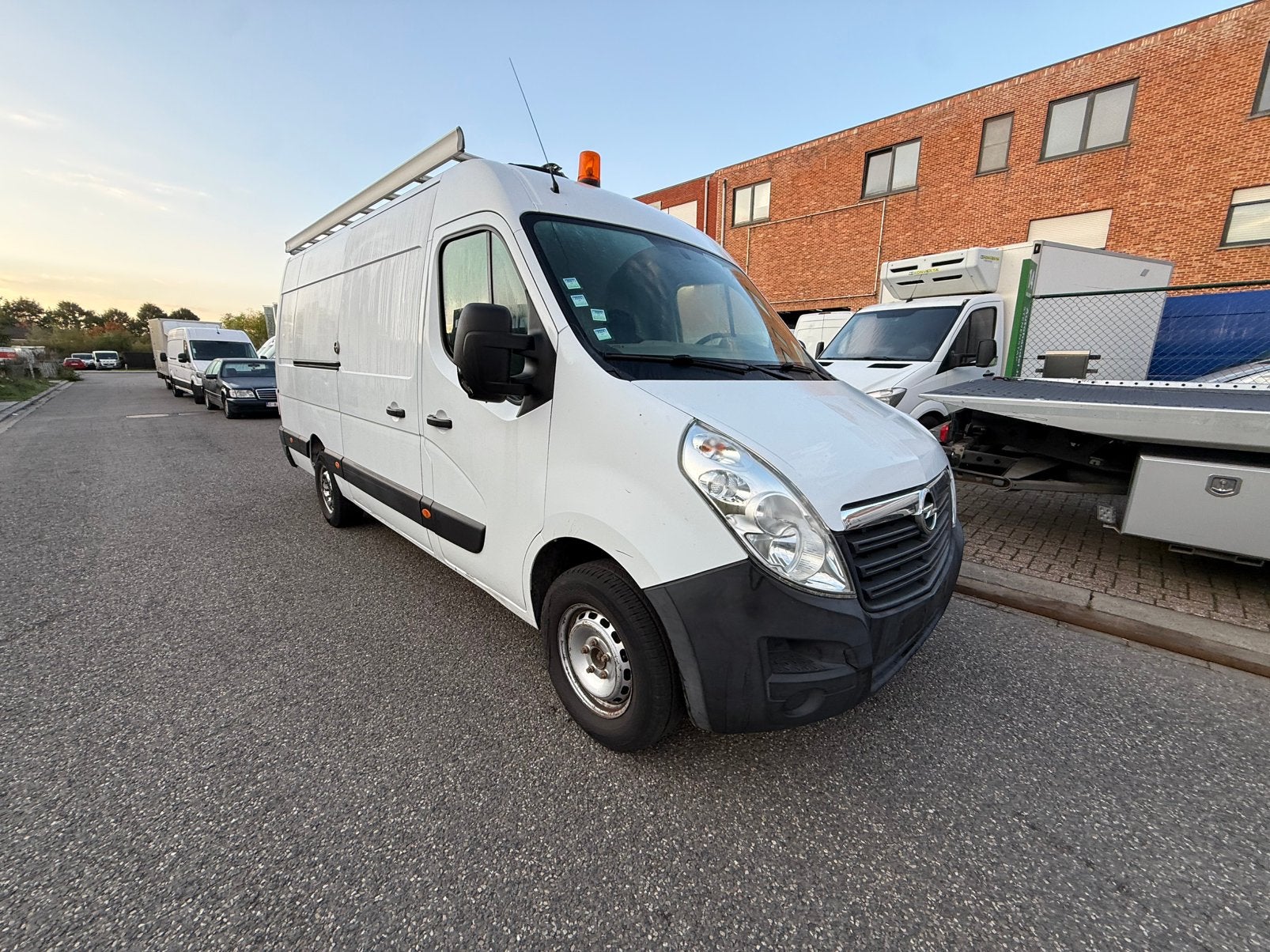 Opel movano 2.3dci 136pk L3H2 RWD, Auto's, Euro 5, https://public.car-pass.be/vhr/b334dd50-4183-4a4a-9fbf-fd239092e859, Bedrijf