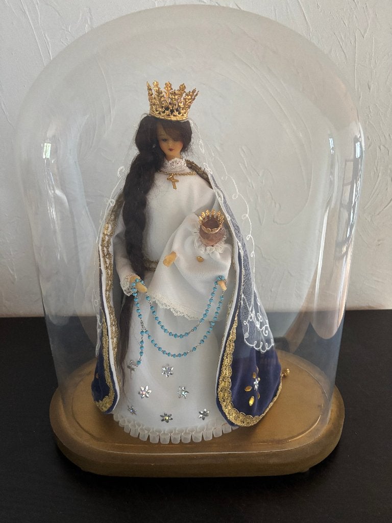 Oud gekleed Mariabeeld met Kind Jezus onder stolp, Enlèvement