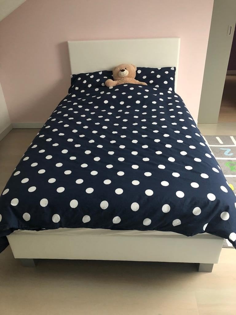 Boxspring met hoofdbord (twijfelaar), Huis en Inrichting, Ophalen, Wit, Zo goed als nieuw, Twijfelaar