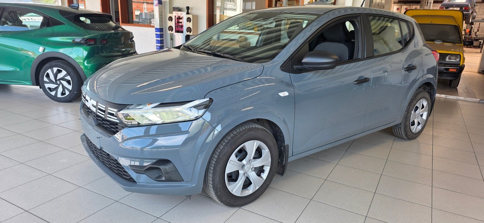 Dacia Sandero 1.0 benzine - 11/2025 - 3789 km, Auto's, Stof, Handgeschakeld, 5 deurs, Particulier