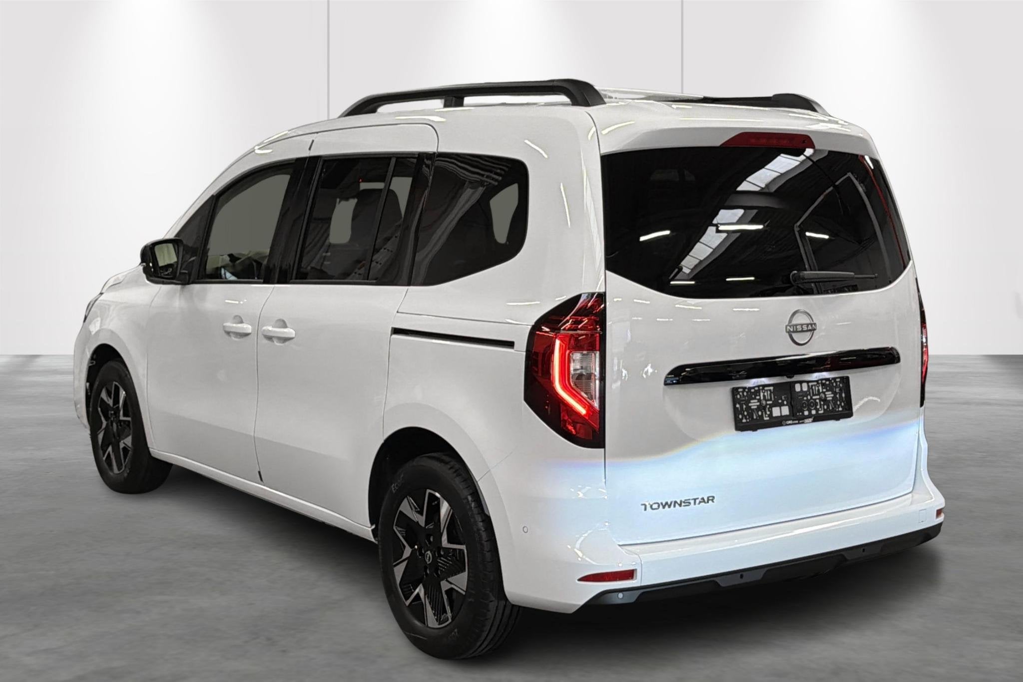 Nissan Townstar L1H1 DIG-T 130 AT Tekna 5 jaar garantie, air, Auto's, 4 cilinders, Wit, 131 pk, 1475 kg