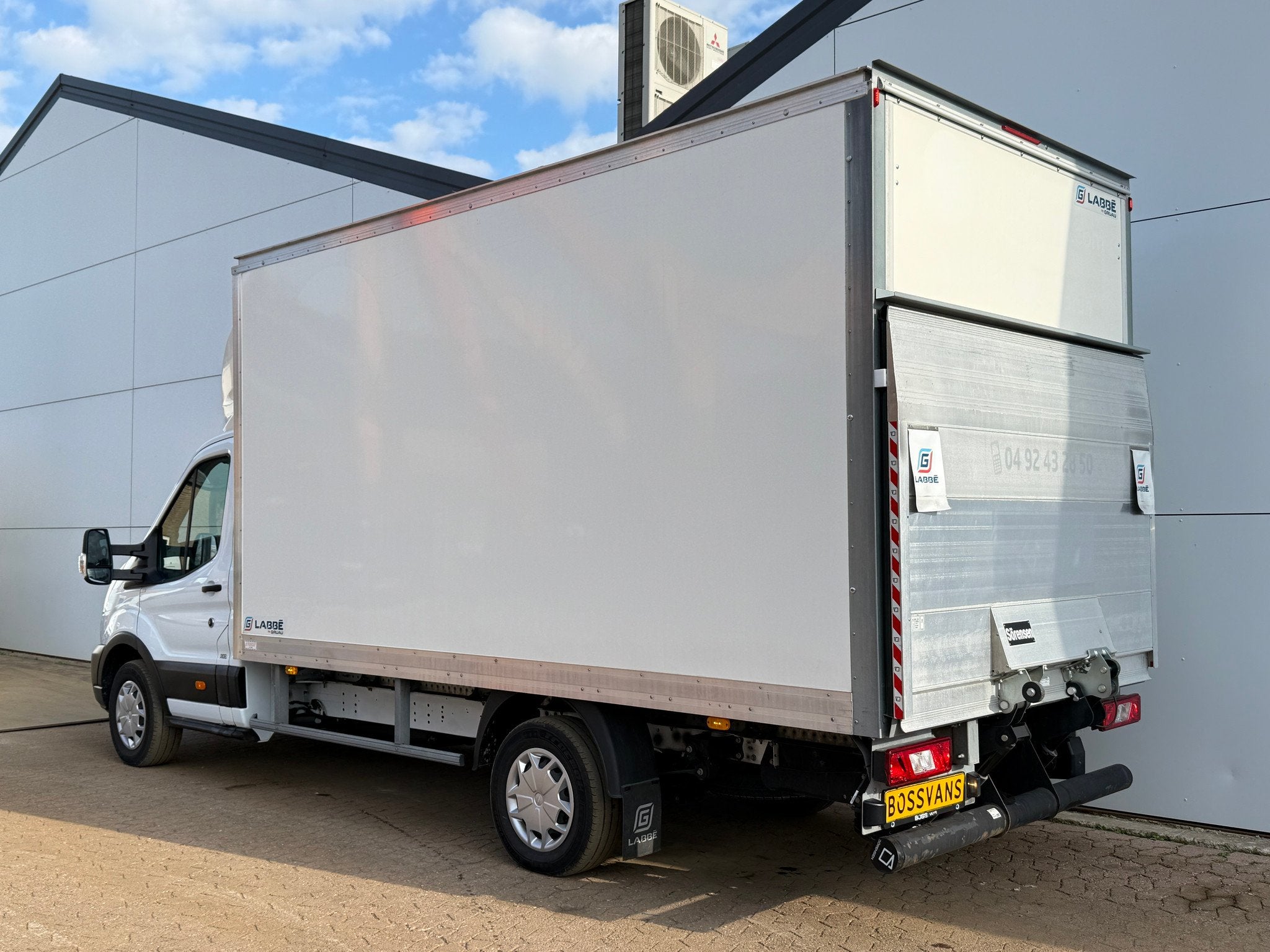 Ford Transit 2.0 TDCI 130PK Laadklep Bakwagen Cruise Control, Achterwielaandrijving, Euro 6, 4 cilinders, 2000 kg
