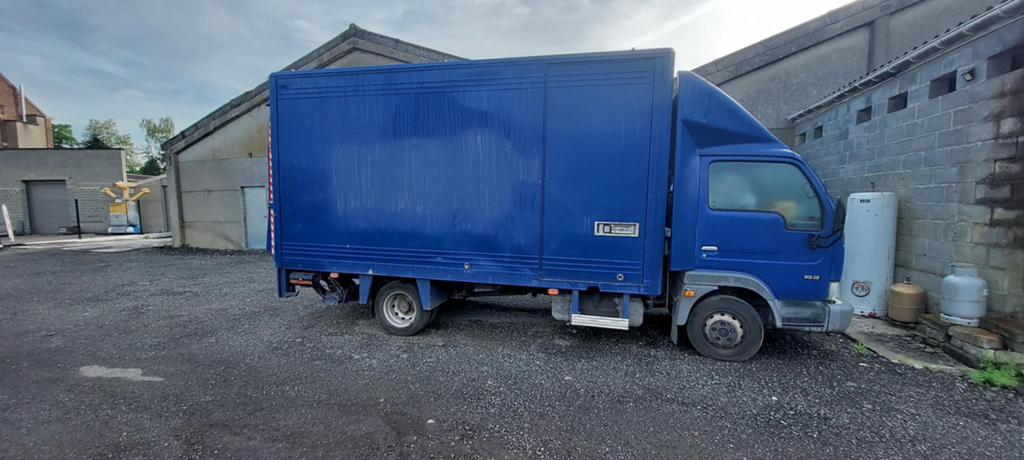 Nissan cabstar Année 2005 3.0  165 000km Avec hayon Permis b
