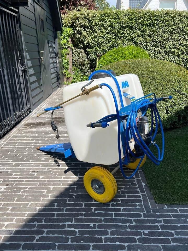 Sproeitoestel M&M, Tuin en Terras, Ophalen, Zo goed als nieuw