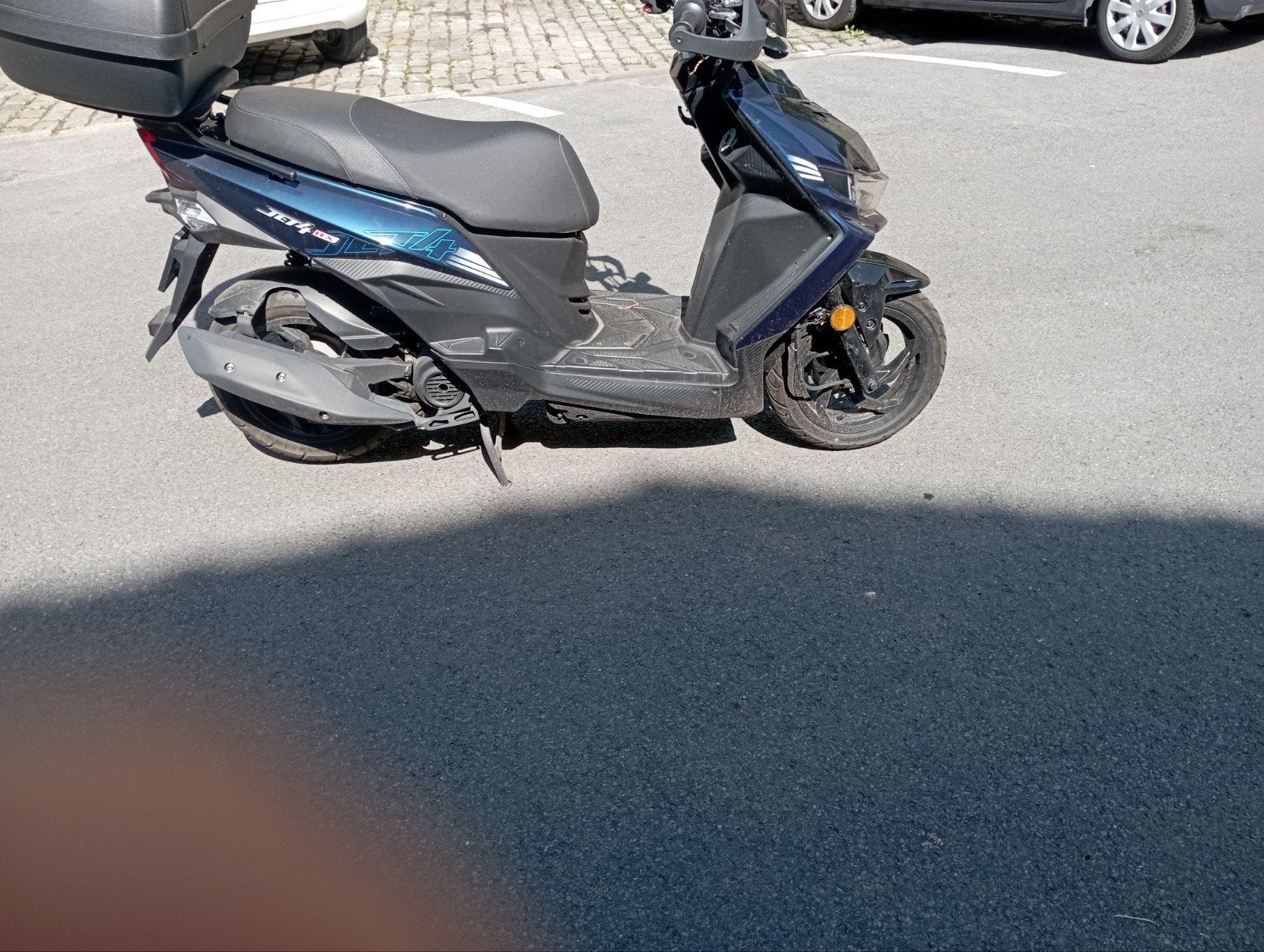 Blouw merk sym perfecte staat, Enlèvement
