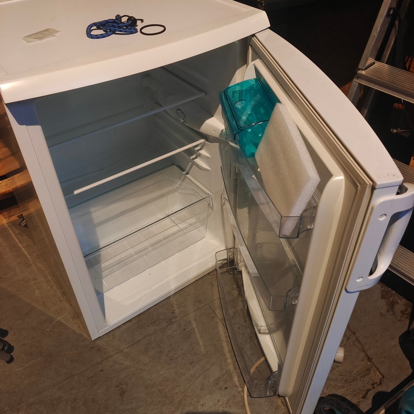 Tafelmodel koelkast Zanussi, Ophalen