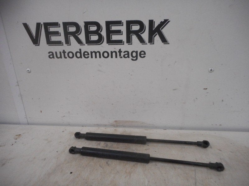 GASDRUKVEERSET VOOR BMW 3 serie Compact (E46 / 5) (e46fk), Gebruikt, BMW, Petuelring 130
80809  München, DE, Bayerische Motoren Werke AG