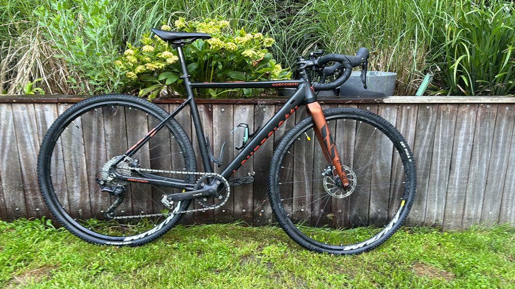 Guergotti greto gravelbike met extra buitenbanden, Fietsen en Brommers, Fietsen | Heren | Sportfietsen en Toerfietsen, Gebruikt