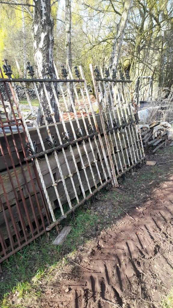 Smeedijzeren poort hek van pastorij., Ophalen, IJzer