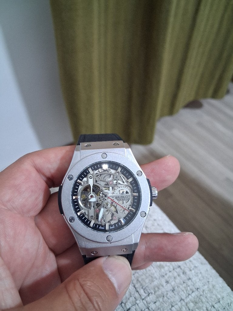 Une montr HUBLOT pour homme Identique a l'originale, Enlèvement, Comme neuf